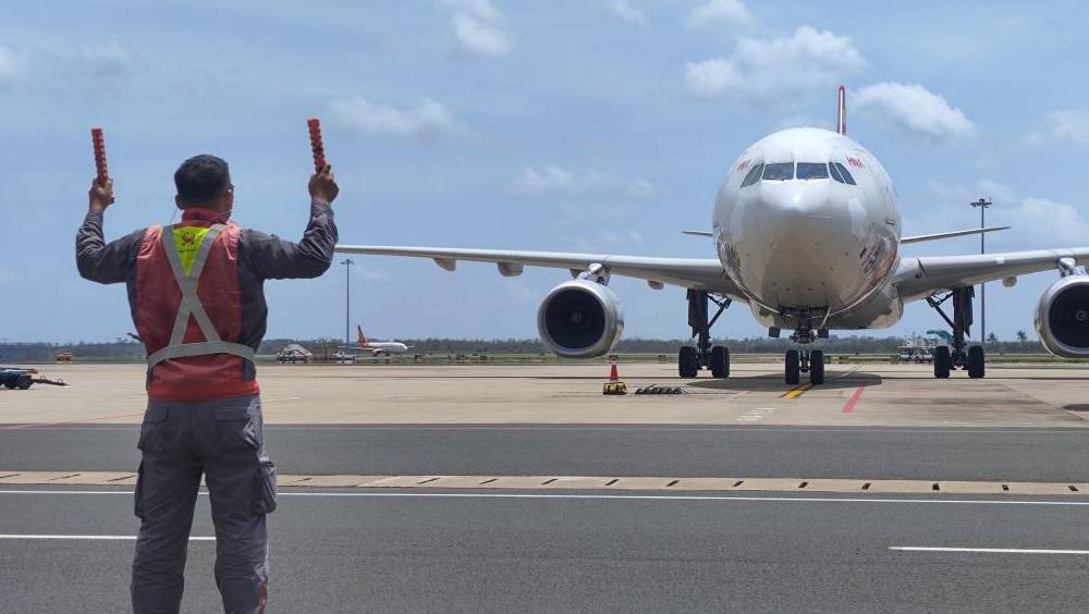 民航局准海南機場加班，以解決「離島難」。 新華社