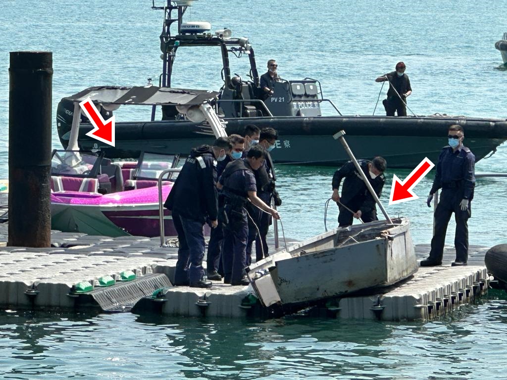 紫色快艇及舢舨被拖返大警基地調查。
