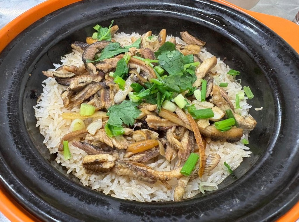 招牌黃鱔煲仔飯 $70 招牌黃鱔煲仔飯 $70