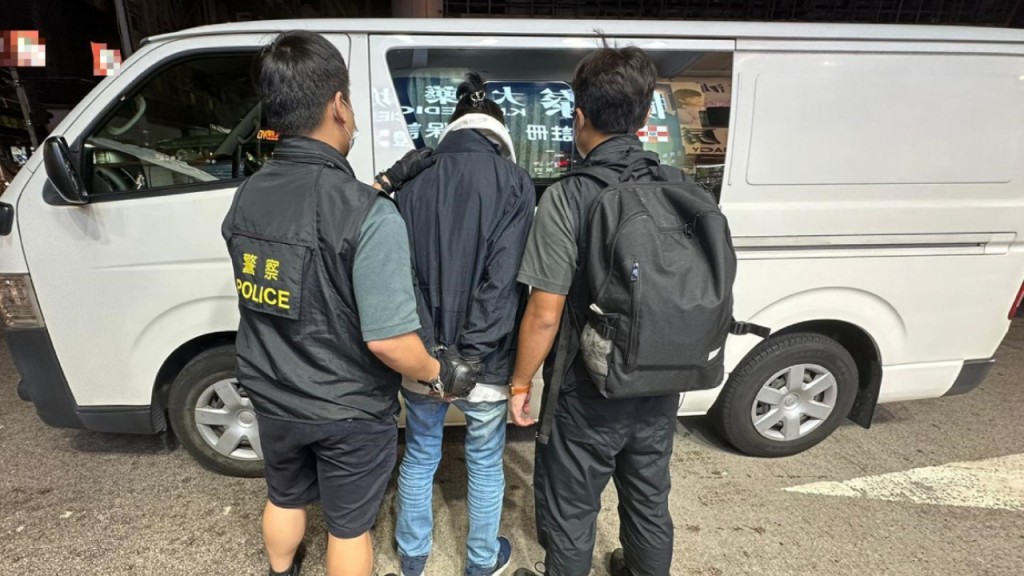 警破旺角毒窟 拘負責人及8吸毒者。警方圖片