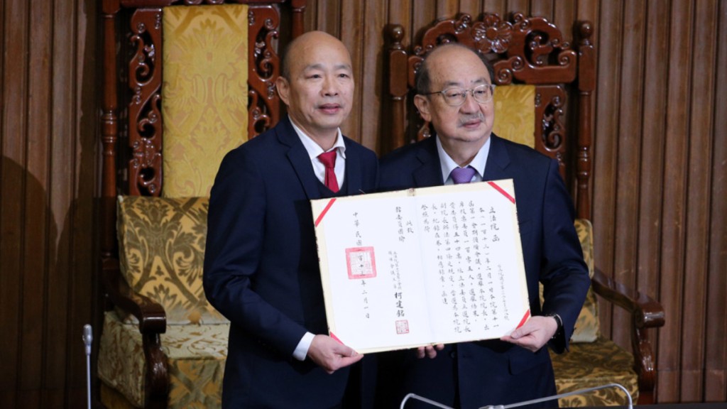 國民黨立委韓國瑜（左）當選台灣立法院長。(中時新聞網)