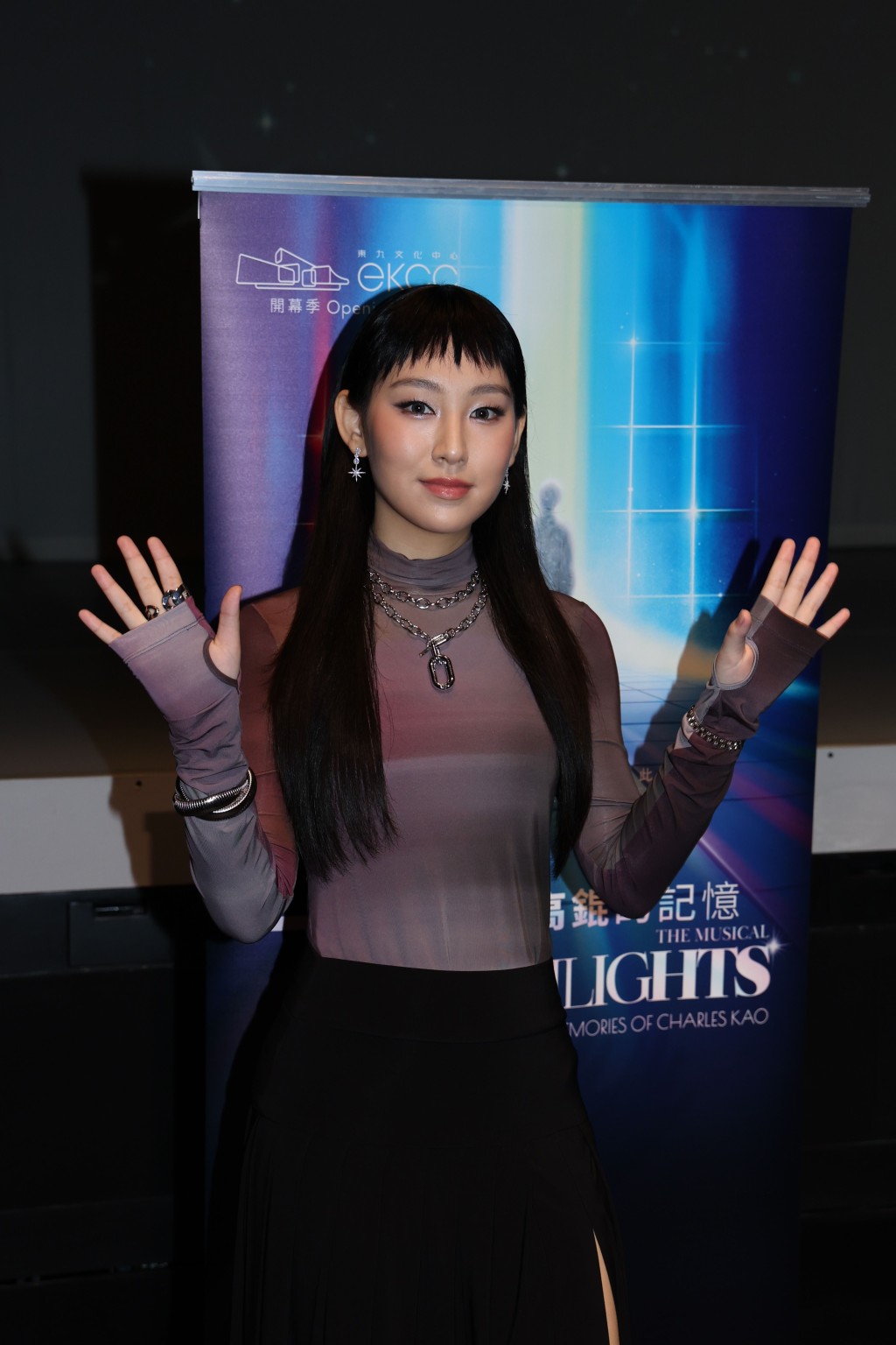 李佳芯羨慕炎明熹的工作室有4人開工。