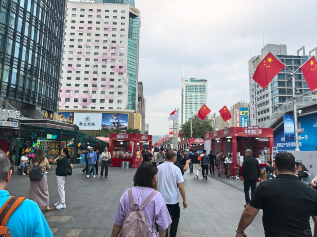 農曆新年長假華強北人頭湧湧。小紅書@momo 農曆新年長假華強北人頭湧湧。小紅書@momo