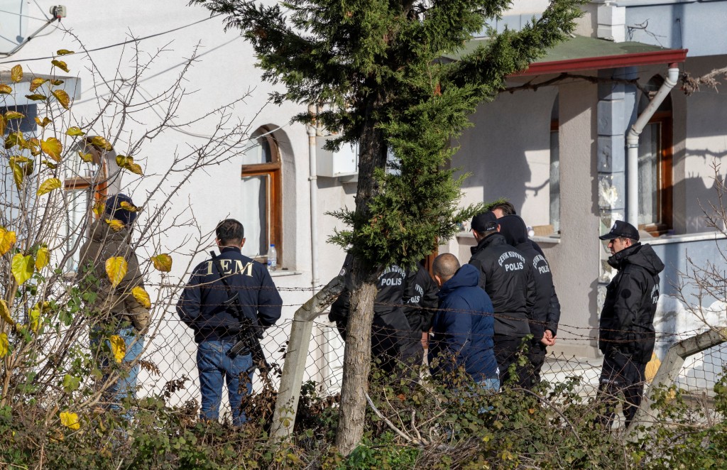 伊斯坦布爾以南的亞洛瓦（Yalova）鎮展開突擊行動。路透社