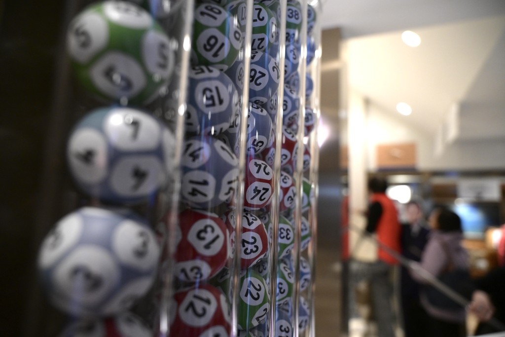 第27期六合彩今晚（3月10日）攪珠，若以10元一注獨中，頭獎獎金高達800萬元。資料圖片