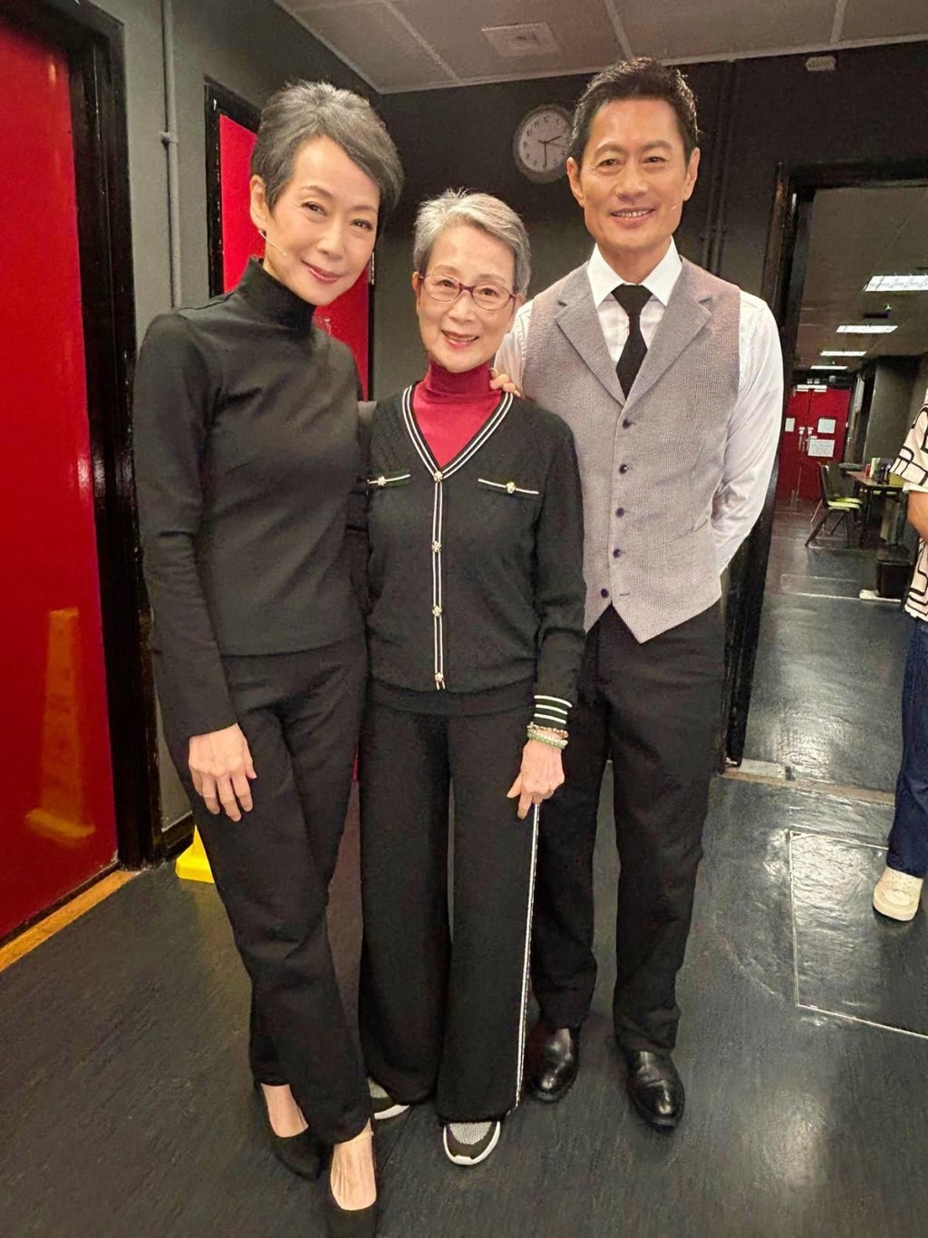 去年11月,由葉童與黃德斌主演的《唔講得》香港尾場,吸引了「影迷公主」陳寶珠捧場。 去年11月,由葉童與黃德斌主演的《唔講得》香港尾場,吸引了「影迷公主」陳寶珠捧場。