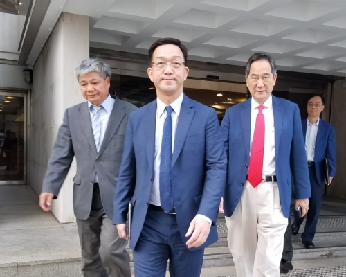 鄉議局主席劉業強（中）、副主席林偉強（右）。黃梓生攝