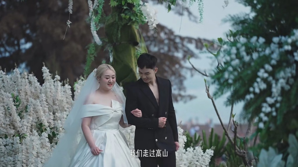 伍富橋向老婆公開示愛。 伍富橋向老婆公開示愛。