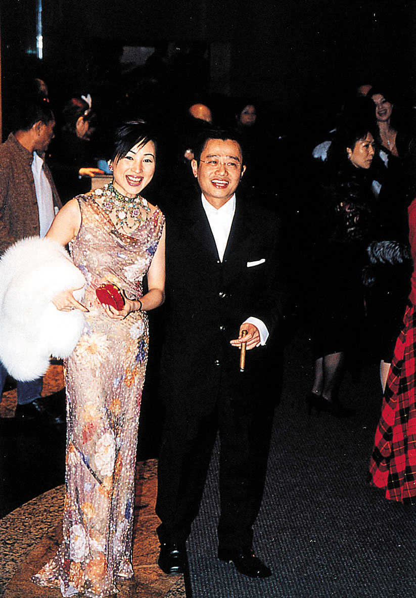羅霖於1996年嫁富商劉坤銘後淡出娛樂圈。
