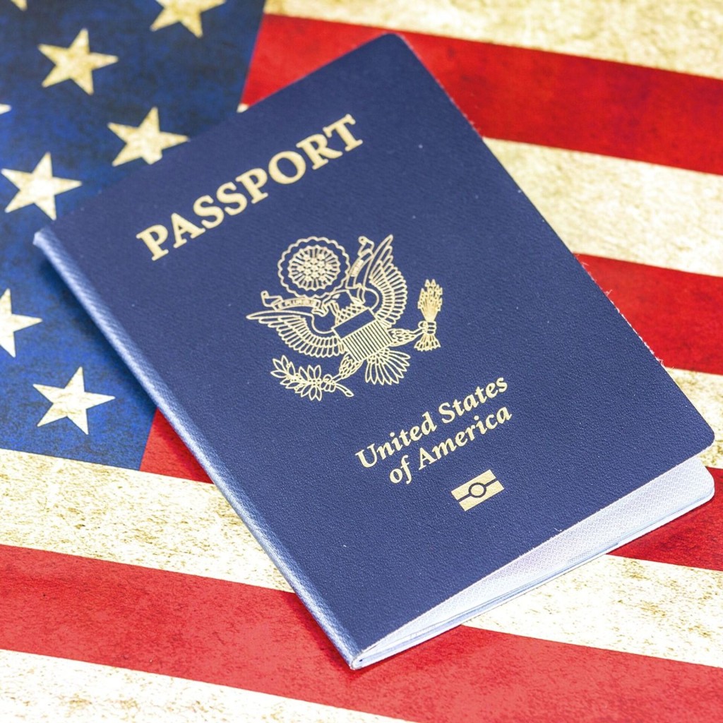 美國護照排到42名。