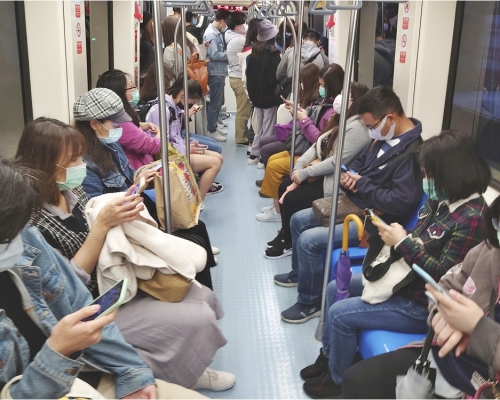 台灣將香港改列為「中低風險地區」。AP資料圖片