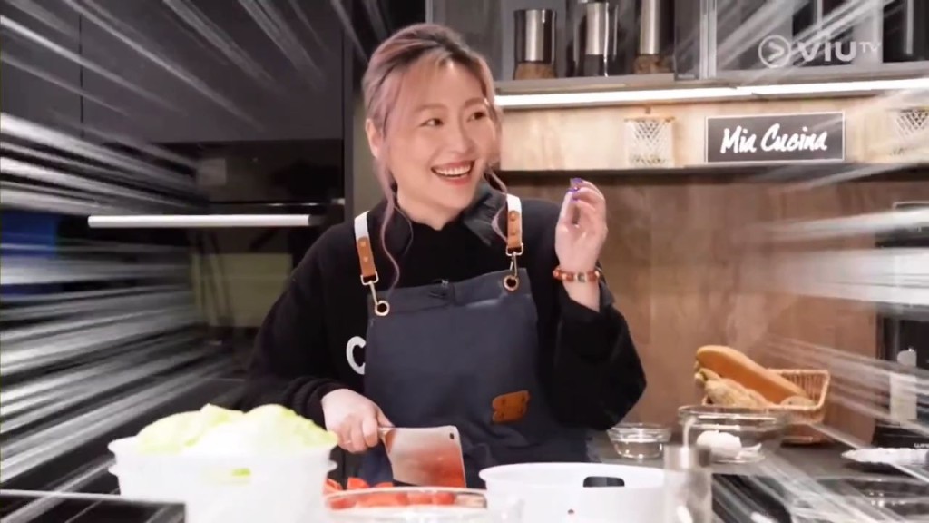 徐加晴曾演出ViuTV節目《廚神奶奶是你媽》。