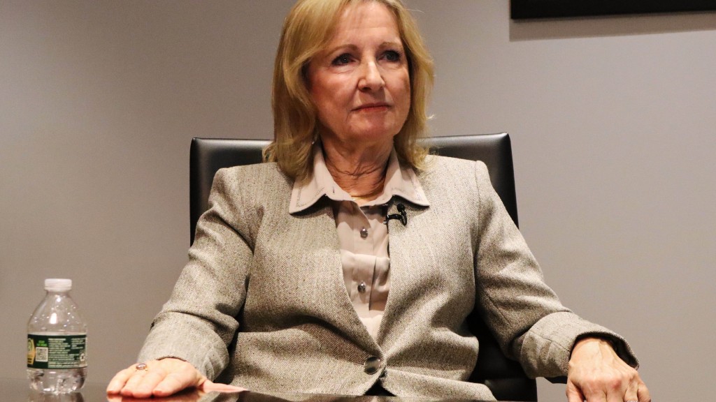 教會性侵案受害人韋伯（Ann Hagan Webb）在羅德島州總檢察長辦公室接受採訪。 美聯社