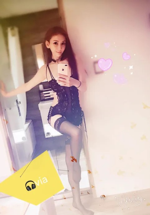太阳花女神刘乔安涉毒潜逃，于去年在美国落网，今夜遣返台湾。FB