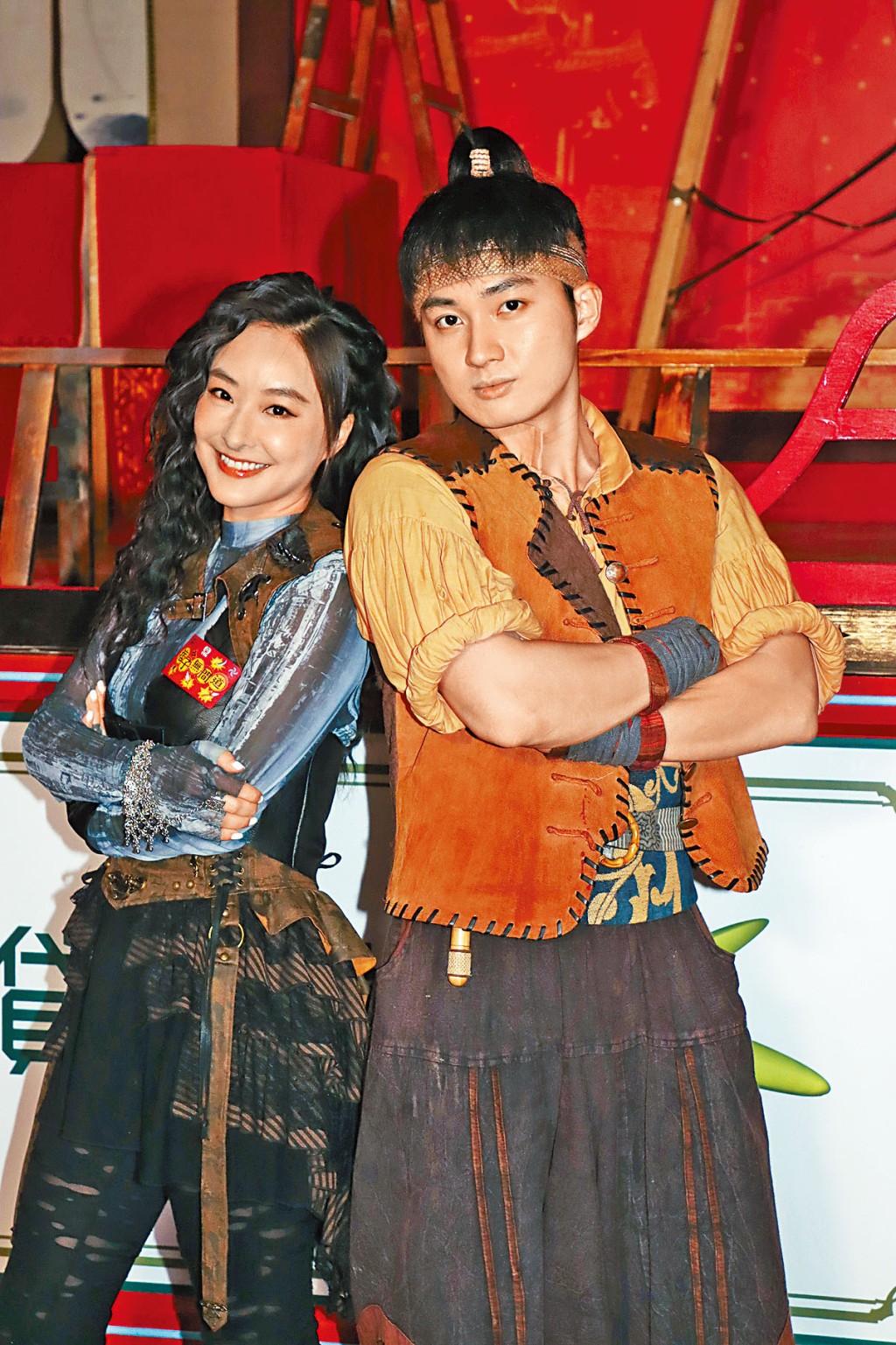 周嘉洛及陈滢出席《痞子无间道》拜神仪式，女的姗姗来迟。