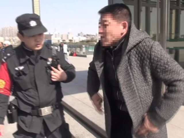 李男（右）服藥後已無大礙。 網圖