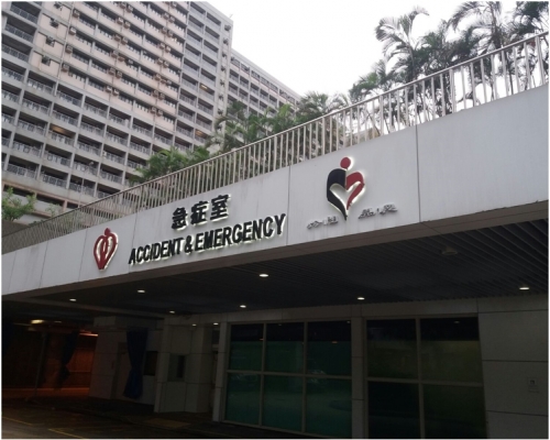手部受傷的事主清醒被送往東區醫院治理。
