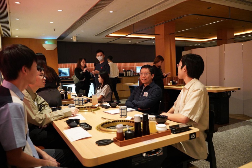 他們更透露了為何不出國讀醫的「真相」,原來是因為「錢」。黃傑龍FB圖片 他們更透露了為何不出國讀醫的「真相」,原來是因為「錢」。黃傑龍FB圖片