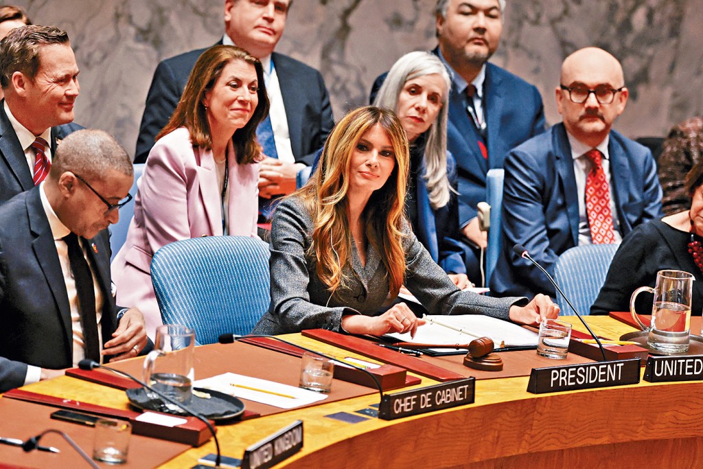 梅拉尼婭周一在安理會主持會議。