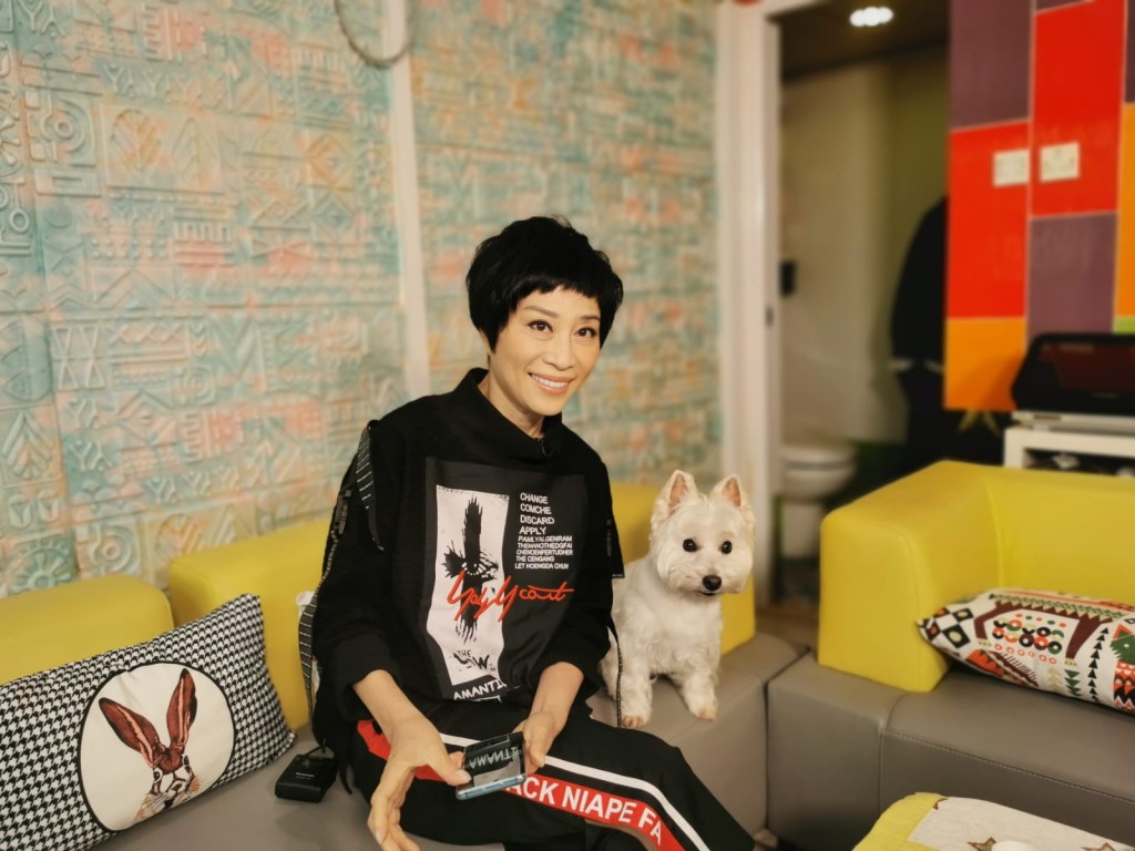 衛駿輝表示在疫情下多了時間宅在家與愛犬為伴。