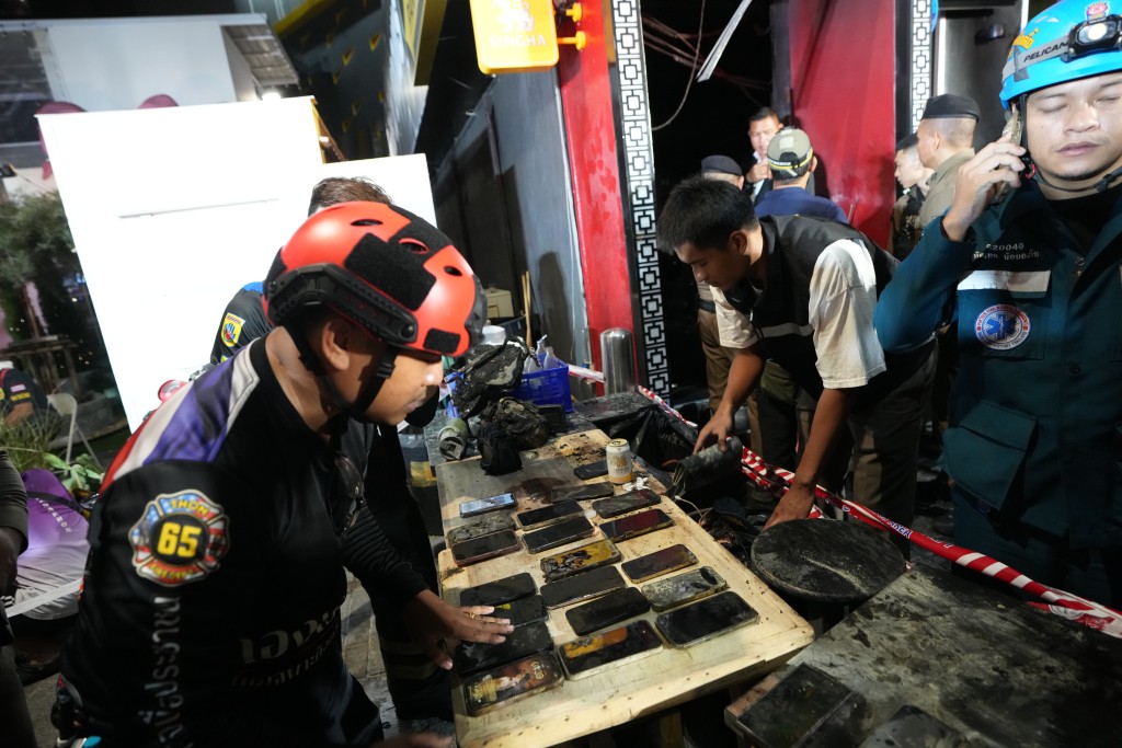 曼谷翟道翟附近酒吧Rong Beer Na Lat Phrao大火,傷亡慘重。 美聯社 曼谷翟道翟附近酒吧Rong Beer Na Lat Phrao大火,傷亡慘重。 美聯社