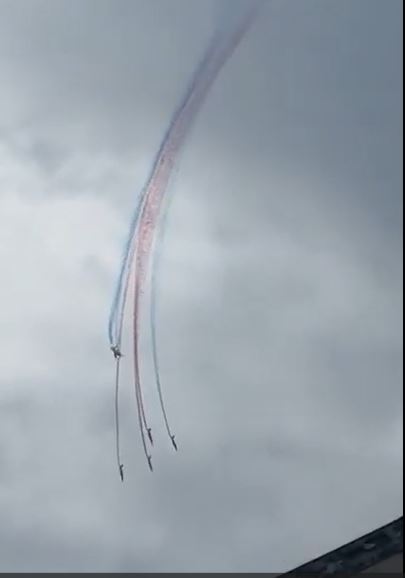 法國空軍戰機空中相撞。　網傳視頻截圖