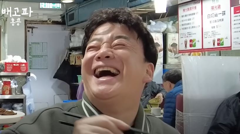 白種元帶同員工遊歷香港，豪使$4000品嚐茶餐廳，竟然意外發現一間隱世茶餐廳，更於頻道上傳名為「白種元製作團隊的團聚飯就這麼吃」的影片介紹，大讚廚師是高手！