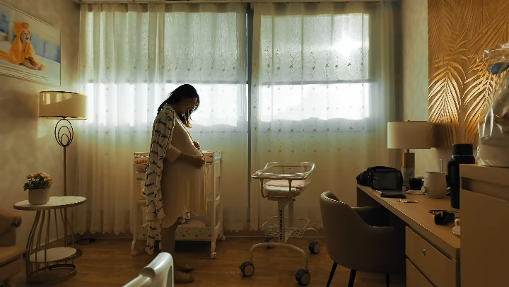 袁伟豪公开张宝儿在医院待产的影片。  ​