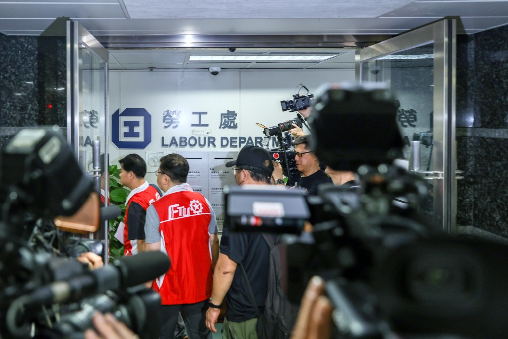 本港失業率升至3.5%,個別行業如零售更接近5%。 本港失業率升至3.5%,個別行業如零售更接近5%。