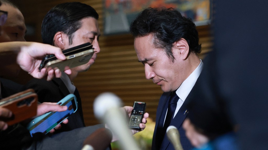 日本农林水产大臣簗和生请辞。  法新社