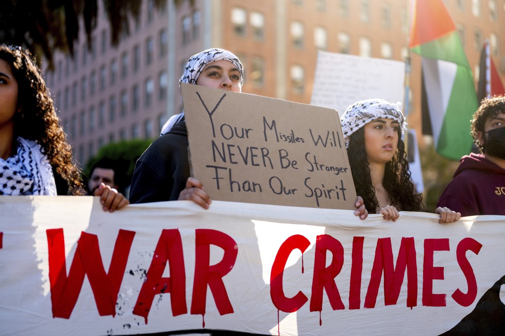 示威者呼吁加沙停火，谴责以色列干犯战争罪行。美联社