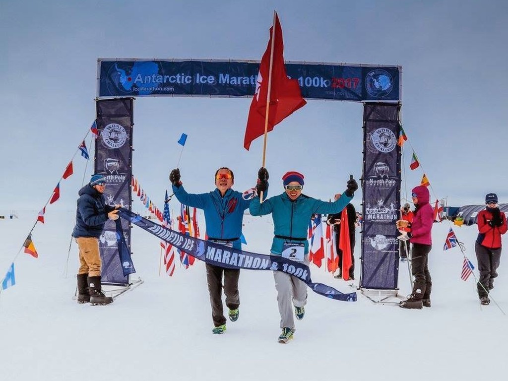 熱愛挑戰的梁小偉曾分別到南極和北極參加馬拉松，圖為2017年他參加南極100公里超級馬拉松。