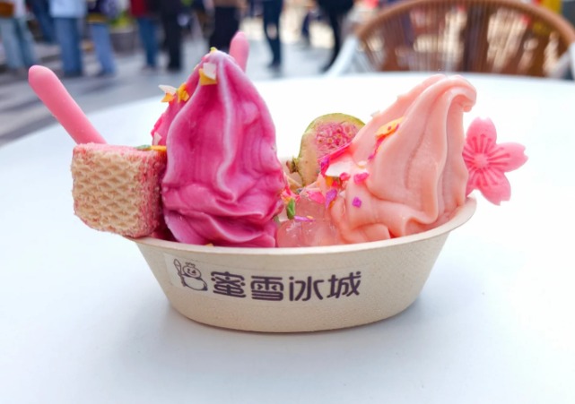 “粉黛春山”。图自小红书