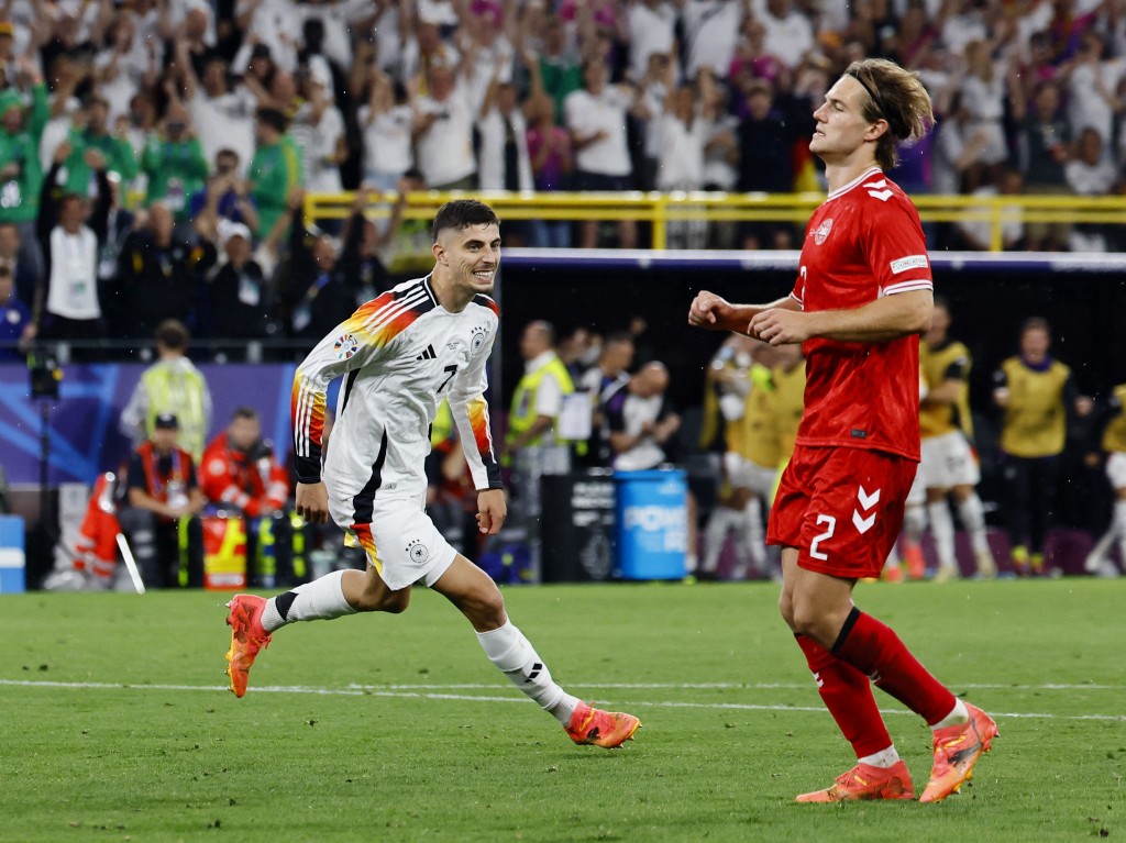 1分钟后，德国得到12码，夏维斯主射破网。Reuters