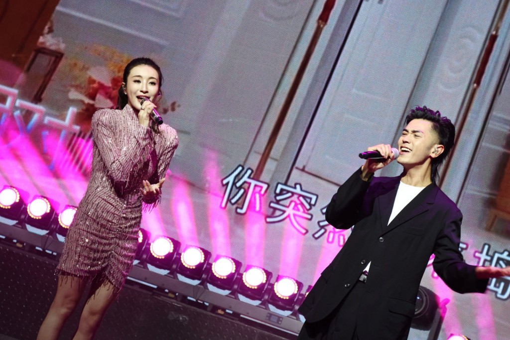 林夏薇、馬志威合唱《你最珍貴》。