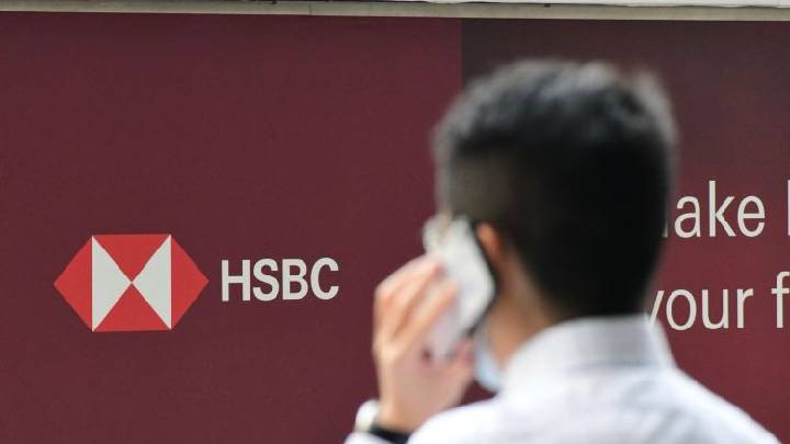 今年9月，《彭博》引述消息人士称，汇丰负责中国债务市场的两名副总裁将离开该公司，负责大中华债务资本市场的香港团队亦受到影响。