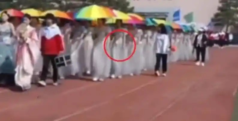 學校被指在運動會完結後才退貨。 學校被指在運動會完結後才退貨。