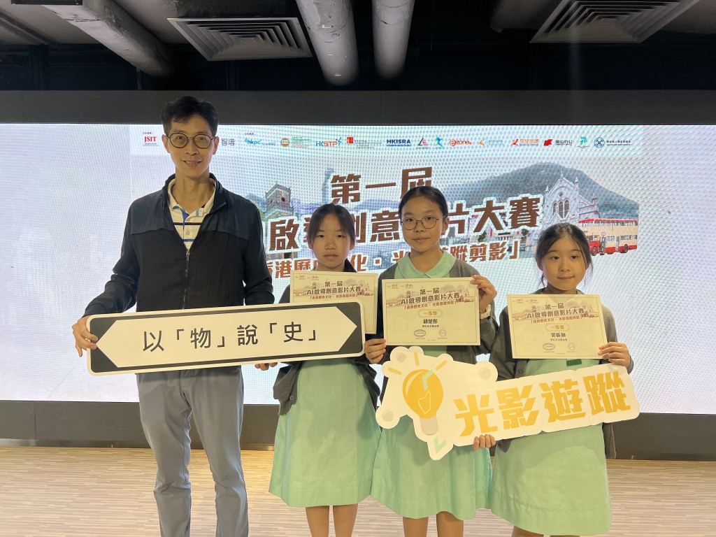 （左）坪石天主教小學周成海主任（周Sir）（圖片來源：受訪學校提供）