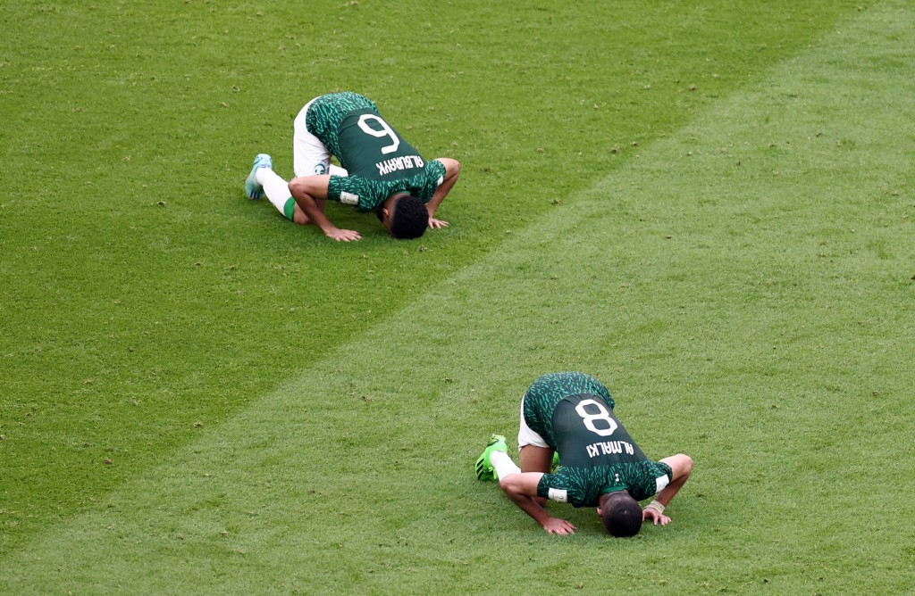 反勝後沙特阿拉伯球員十分激動。Reuters