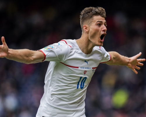 舒希克揚言明晚一戰勢如巴路士當年般領軍打敗橙軍。AP