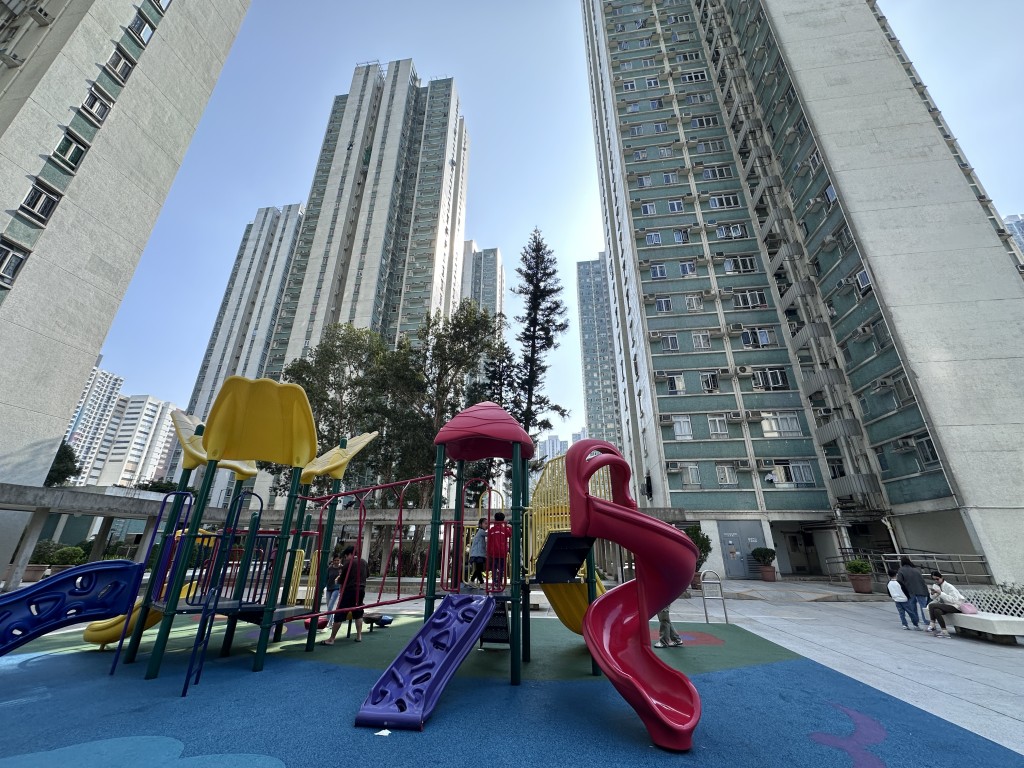 沙田第一城優勢在於生活便利且相對寧靜，區內配套完善，居民即使不離開第一城亦可解決衣食住行問題。
