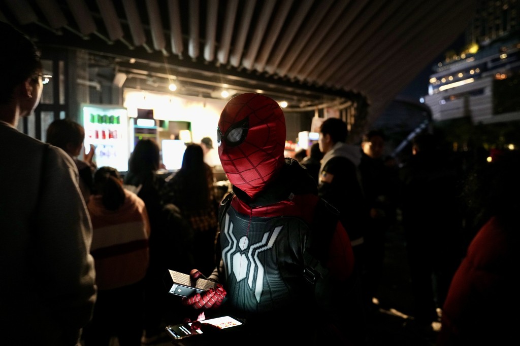 蜘蛛侠也来尖沙咀迎接圣诞。