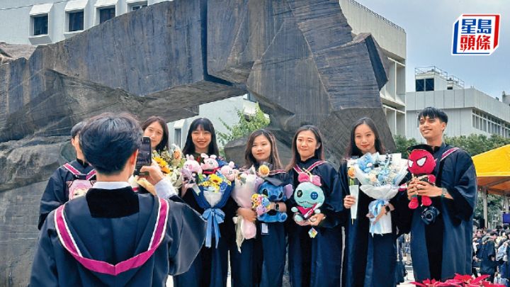 教資會早前公佈8大資助學士畢業生平均年薪,其中港大、中大、教大及科大畢業生的平均年薪均逾30萬元。