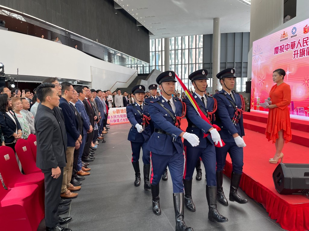 「觀塘區慶祝中華人民共和國成立七十六周年升旗儀式暨國慶酒會」今日舉辦。民青局FB圖片