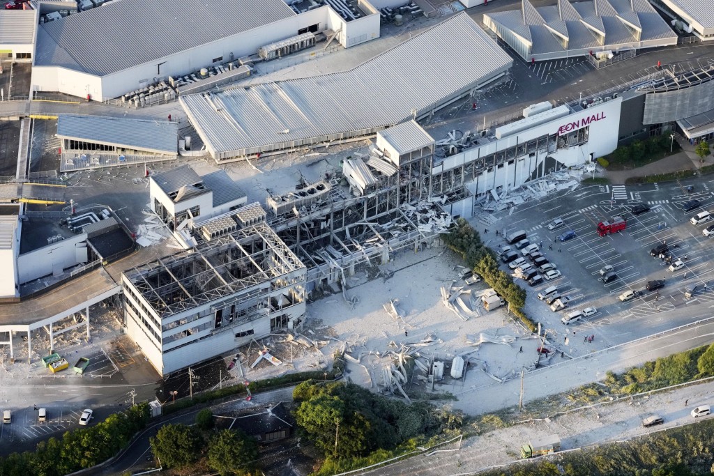 熊本嘉岛町Aeon Mall大规模倒塌。路透社