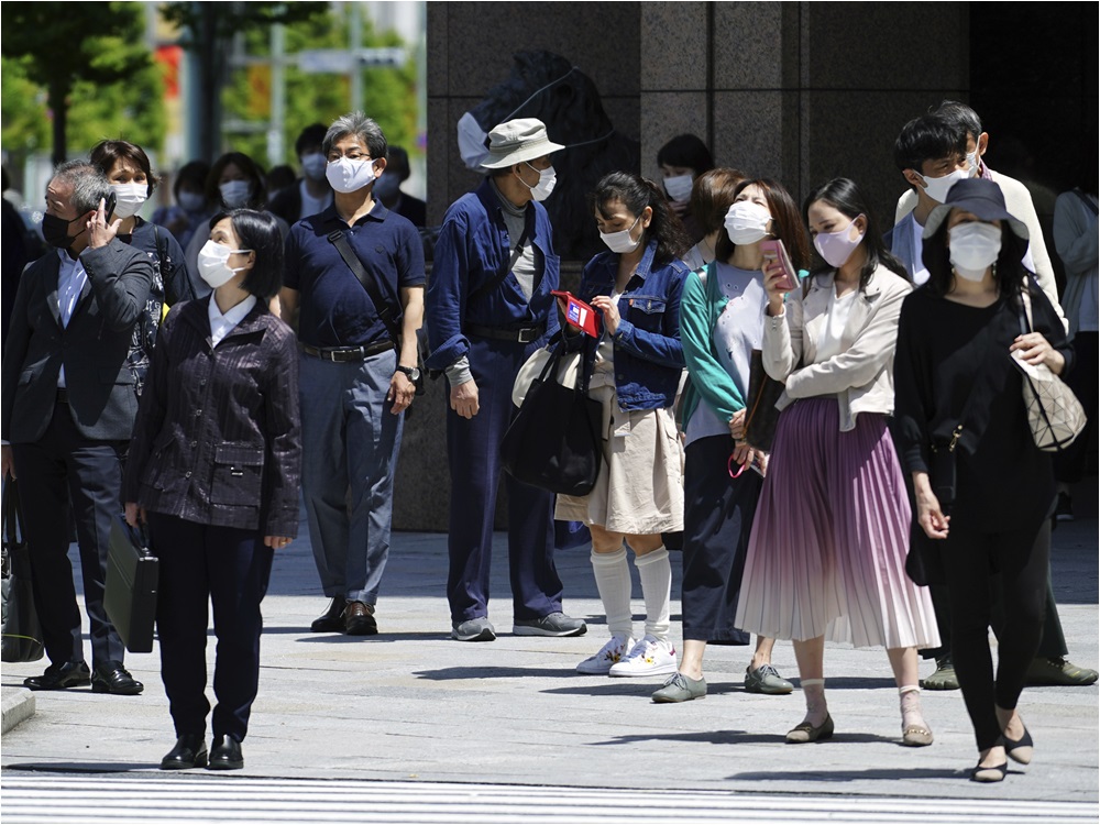 日本疫情嚴峻。AP