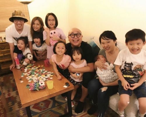 點解陸永兩個囡囡唔望鏡頭?