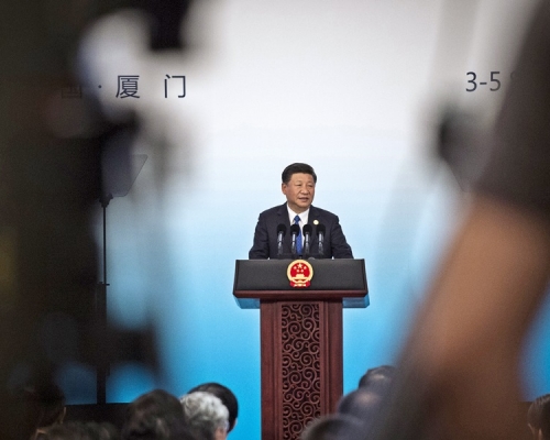 習近平在記者會上總結金磚5國領導會晤成果。AP