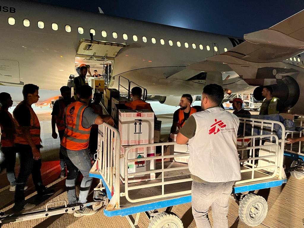 无国界医生将救灾物资运往利比亚灾区。©无国界医生