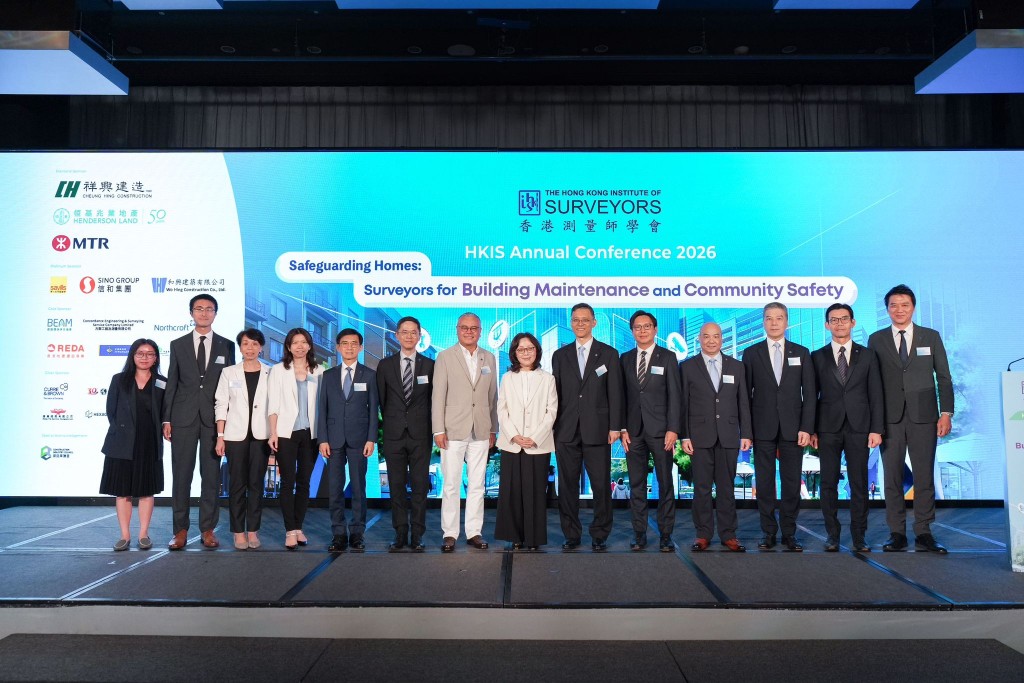 香港測量師學會今日(5日)於尖沙咀唯港薈酒店舉辦2026周年研討會,主題為「安居共建:測量師推動樓宇維修與社區安全」。香港測量師學會圖片 香港測量師學會今日(5日)於尖沙咀唯港薈酒店舉辦2026周年研討會,主題為「安居共建:測量師推動樓宇維修與社區安全」。香港測量師學會圖片